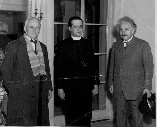 Lemetr (u sredini, u mantiji) i Ajnštajn - verovatno najzaslužniji "oci" Velikog praska