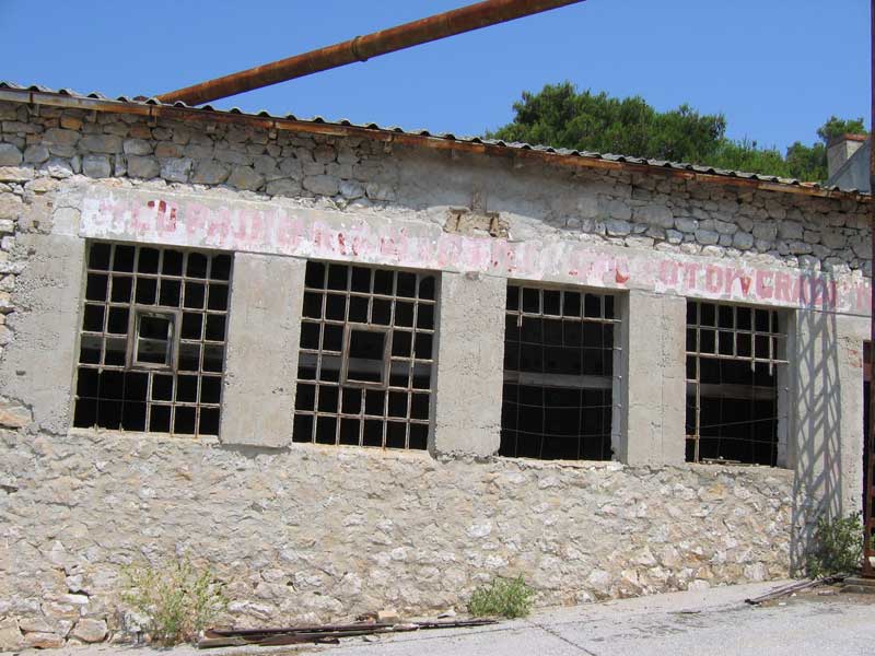 "Mi gradimo Otok - otok gradi nas" (foto:N.M,2006)